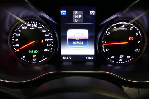 Mercedes-Benz C-Klasse 180 AMG Line / Orig. Nederlands / C63s AMG Diffuser / Panamericana Grille / Carbon interieurdelen / Burmester Surround Sound / Elektr. verstelbare voorstoelen + memory / Ambienteverlichting / Stoelverwarming / Apple Carplay - Android Auto / 20'' LMV / Ach
