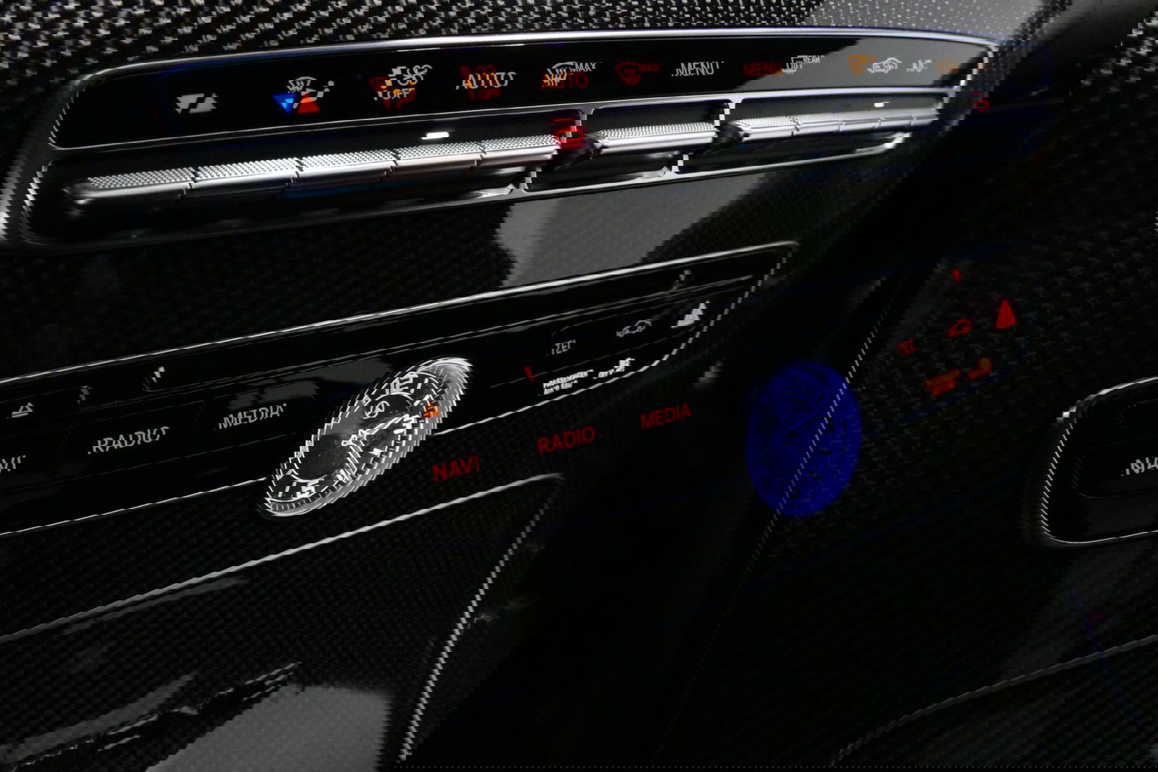 Mercedes-Benz C-Klasse 180 AMG Line / Orig. Nederlands / C63s AMG Diffuser / Panamericana Grille / Carbon interieurdelen / Burmester Surround Sound / Elektr. verstelbare voorstoelen + memory / Ambienteverlichting / Stoelverwarming / Apple Carplay - Android Auto / 20'' LMV / Ach