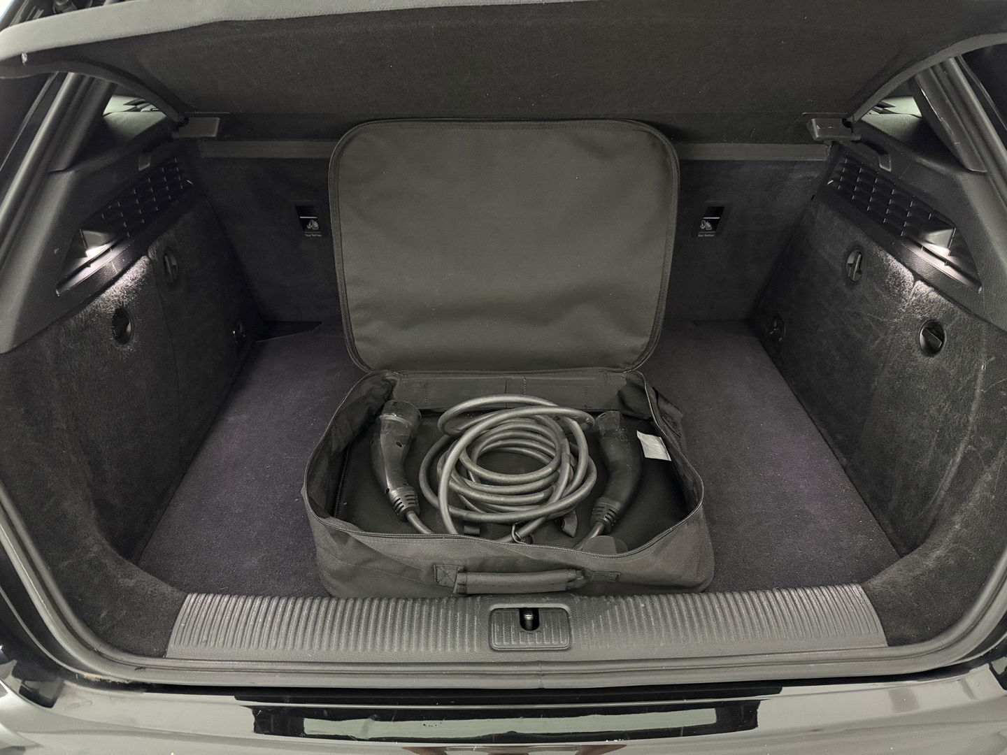 Audi A3 40 e-tron 225PK S-line | Pano | Virtual | LED | Carplay | Adaptive Cruise | Stoelverw. l NAP