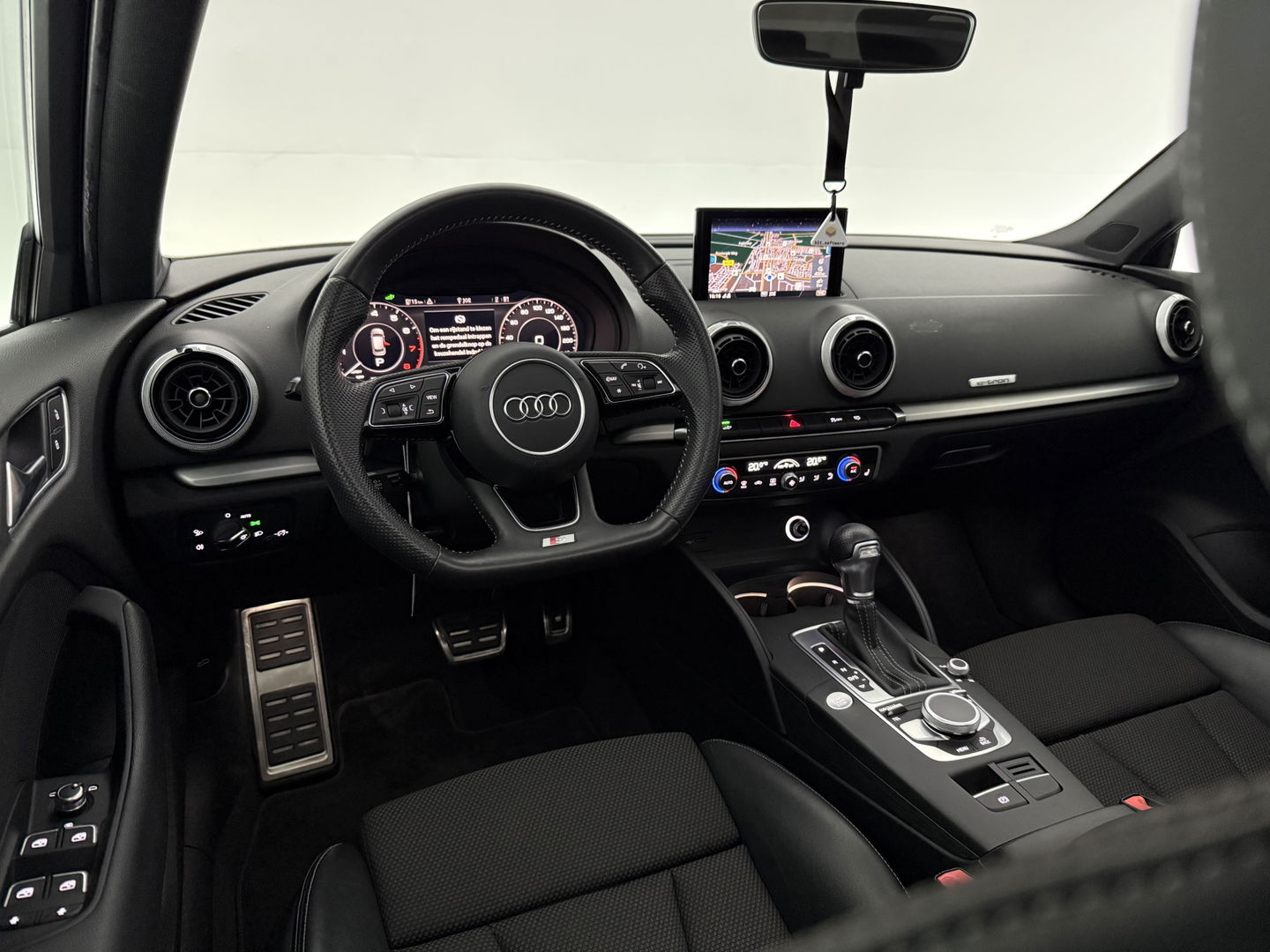 Audi A3 40 e-tron 225PK S-line | Pano | Virtual | LED | Carplay | Adaptive Cruise | Stoelverw. l NAP