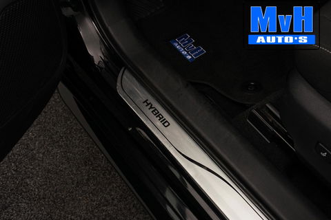 Toyota Corolla Touring Sports 1.8 Hybrid Business Plus|TREKHAAK