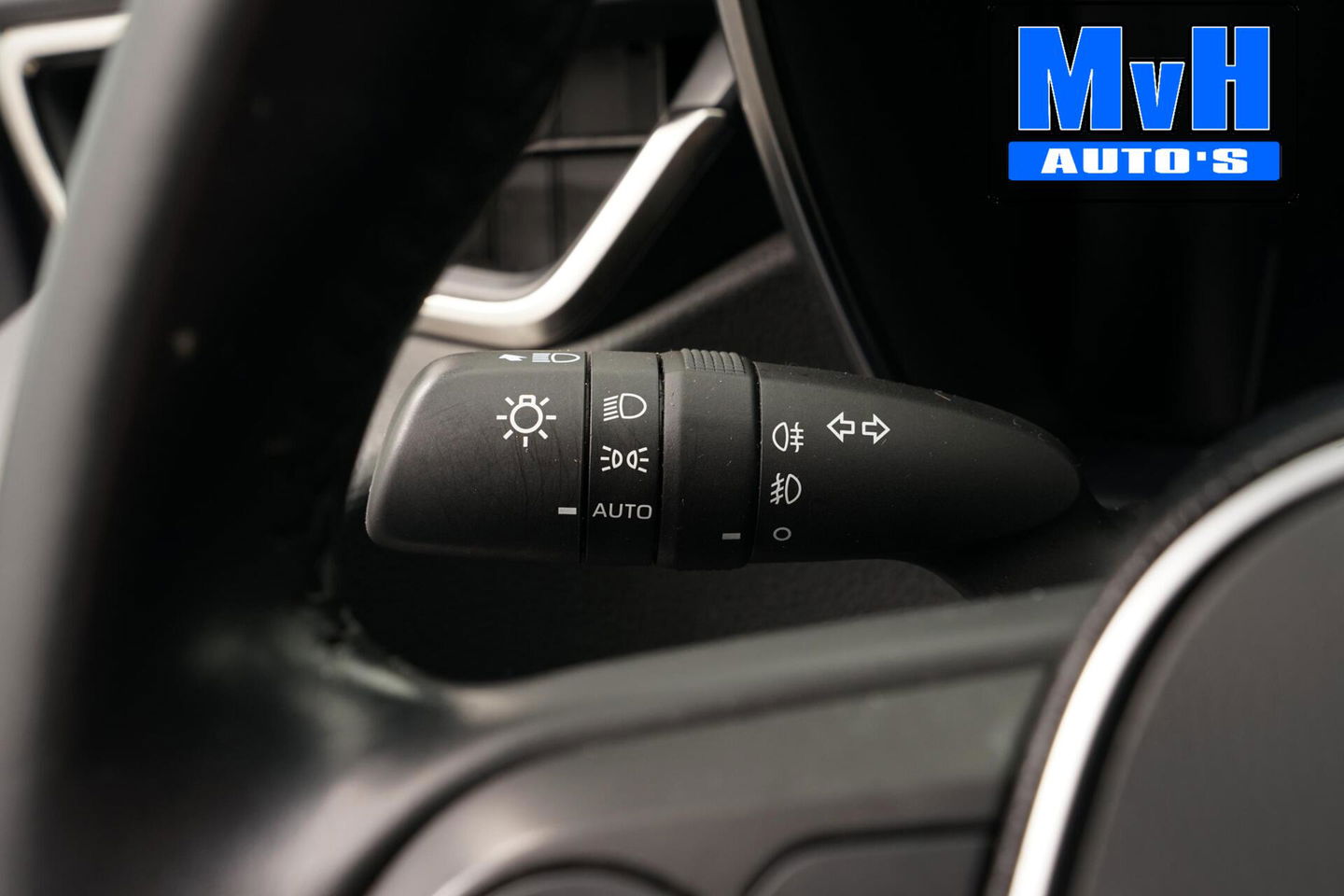 Toyota Corolla Touring Sports 1.8 Hybrid Business Plus|TREKHAAK