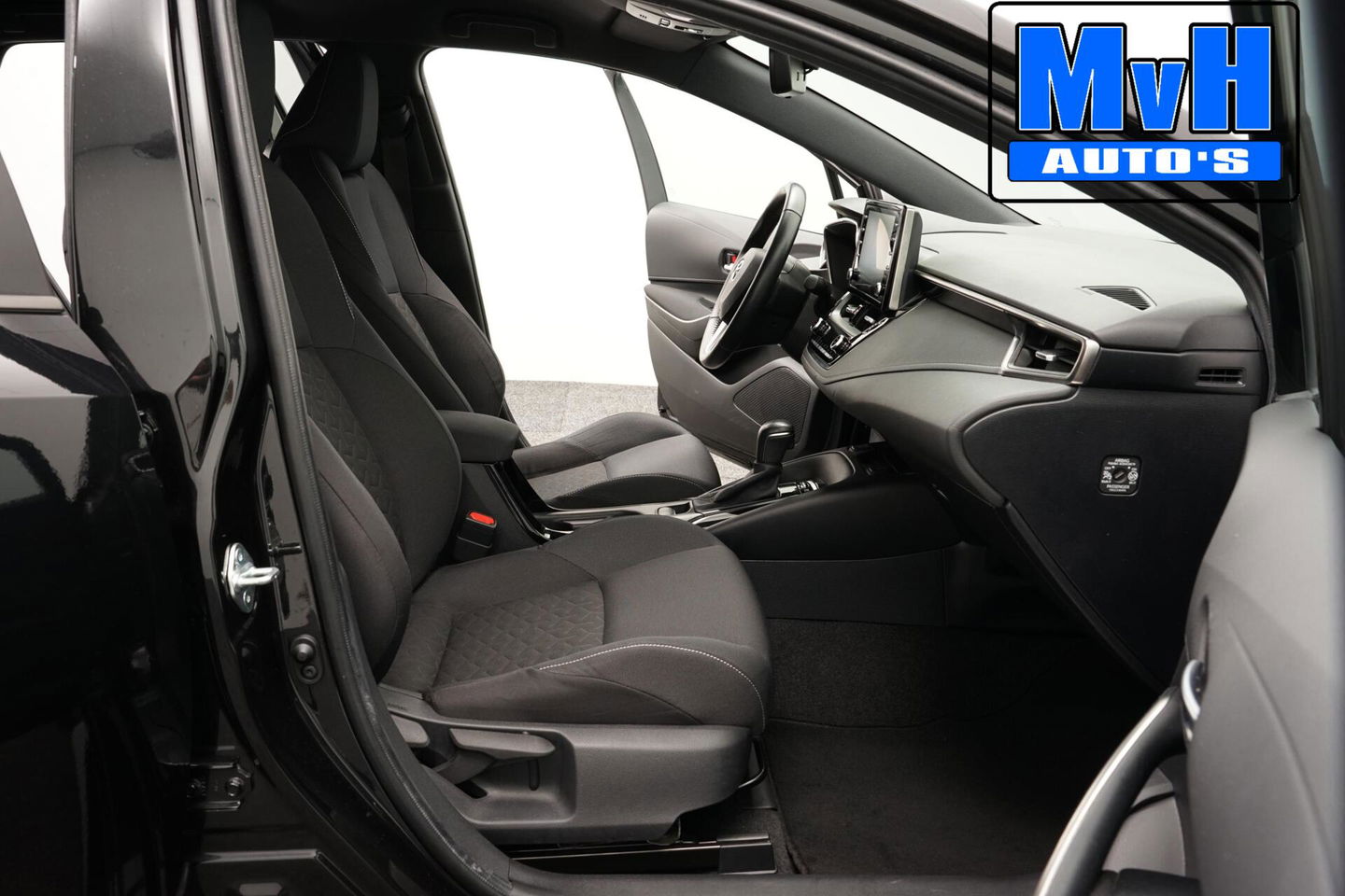 Toyota Corolla Touring Sports 1.8 Hybrid Business Plus|TREKHAAK