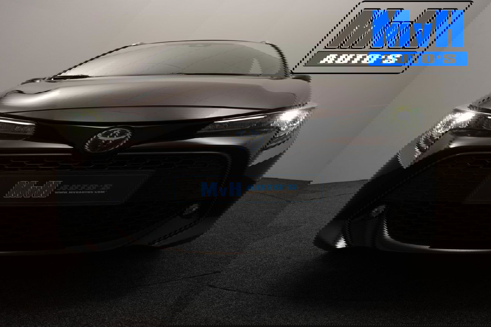 Toyota Corolla Touring Sports 1.8 Hybrid Business Plus|TREKHAAK