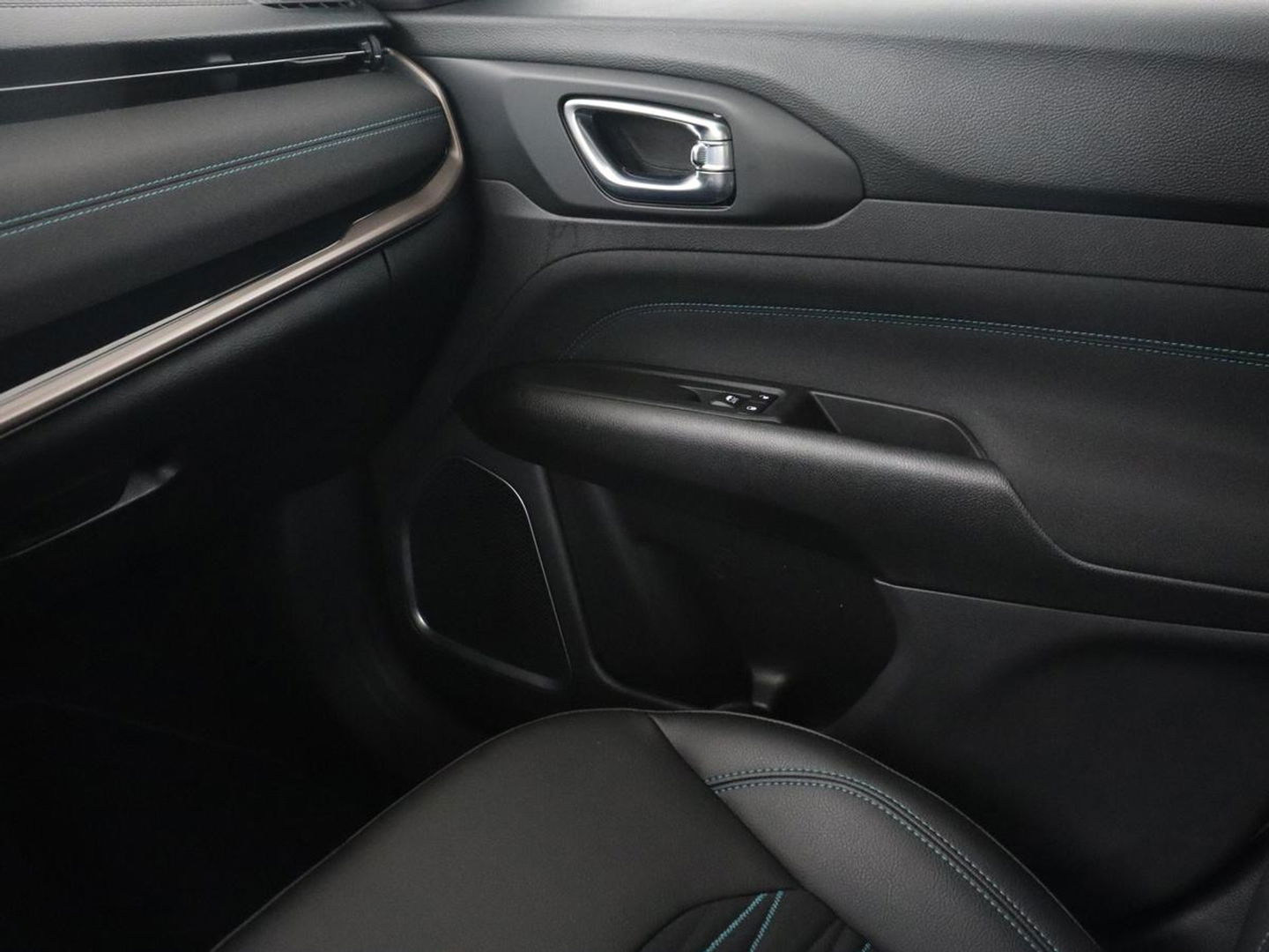 Jeep Compass 4xe 240 Plug-in Hybrid Electric S | Stoel & stuurverwarming | Half leder | Camera | Adaptive cruise | Carplay | Keyless | Digital Cockpit | Climate control | PHEV