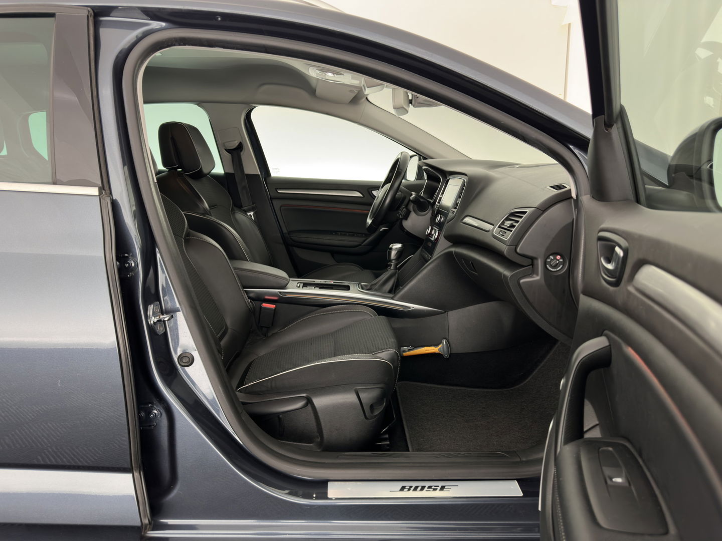 Renault Mégane Estate 1.5 dCi Bose *1/2 LEATHER | FULL-LED | NAVI-FULLMAP | CAMERA | KEYLESS | COMFORT-SEATS | ECC | PDC | 17''ALU*