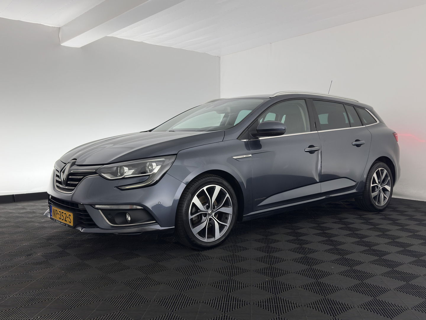 Renault Mégane Estate 1.5 dCi Bose *1/2 LEATHER | FULL-LED | NAVI-FULLMAP | CAMERA | KEYLESS | COMFORT-SEATS | ECC | PDC | 17''ALU*