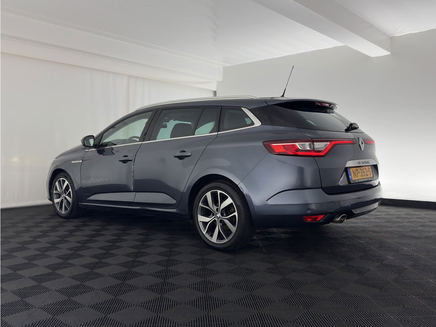 Renault Mégane Estate 1.5 dCi Bose *1/2 LEATHER | FULL-LED | NAVI-FULLMAP | CAMERA | KEYLESS | COMFORT-SEATS | ECC | PDC | 17''ALU*