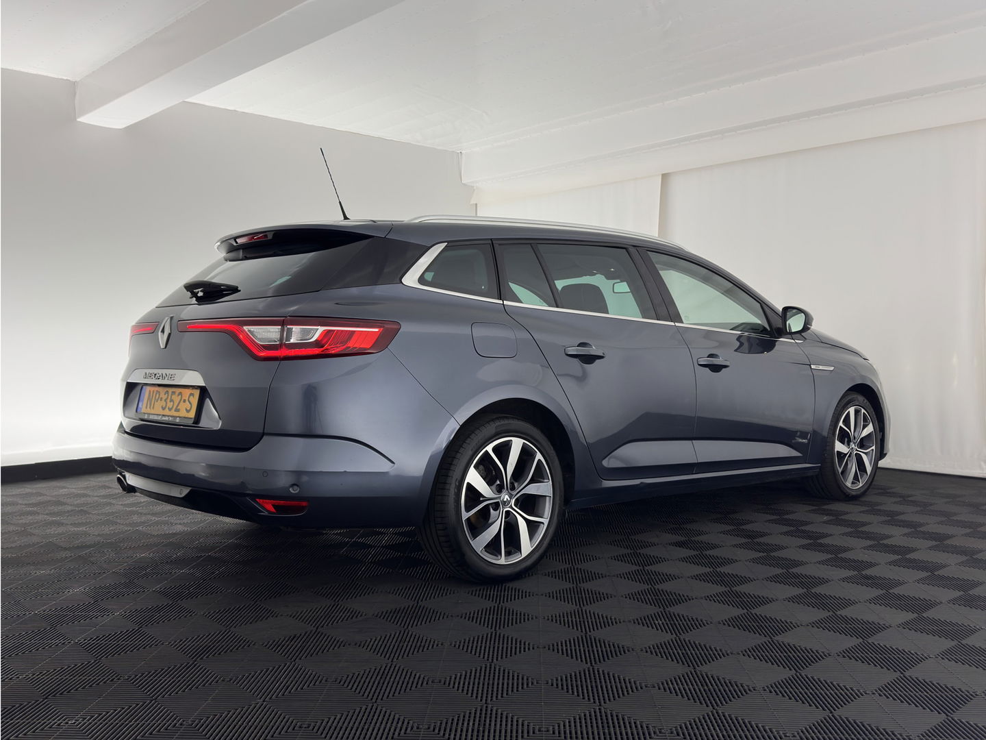 Renault Mégane Estate 1.5 dCi Bose *1/2 LEATHER | FULL-LED | NAVI-FULLMAP | CAMERA | KEYLESS | COMFORT-SEATS | ECC | PDC | 17''ALU*