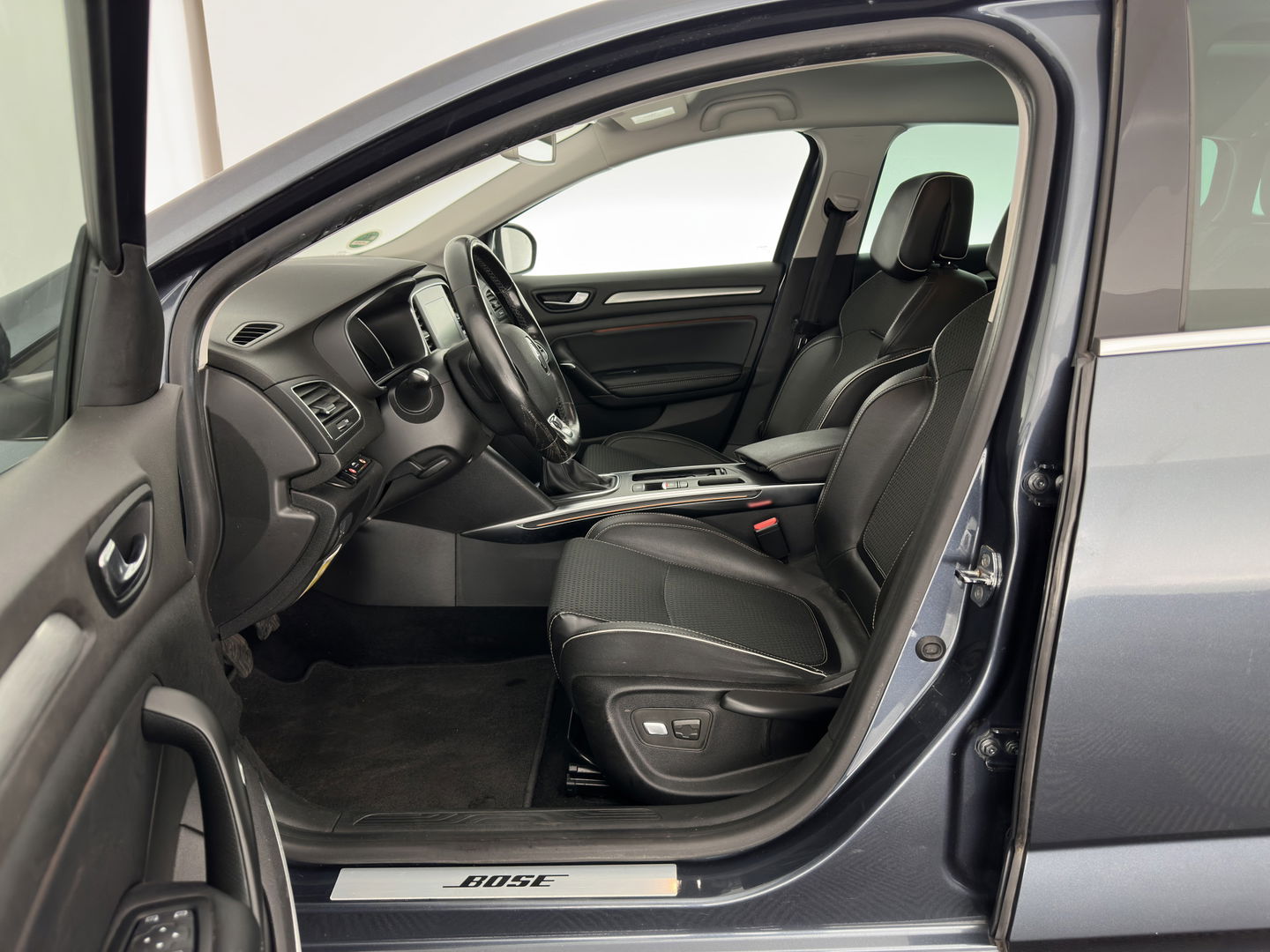 Renault Mégane Estate 1.5 dCi Bose *1/2 LEATHER | FULL-LED | NAVI-FULLMAP | CAMERA | KEYLESS | COMFORT-SEATS | ECC | PDC | 17''ALU*