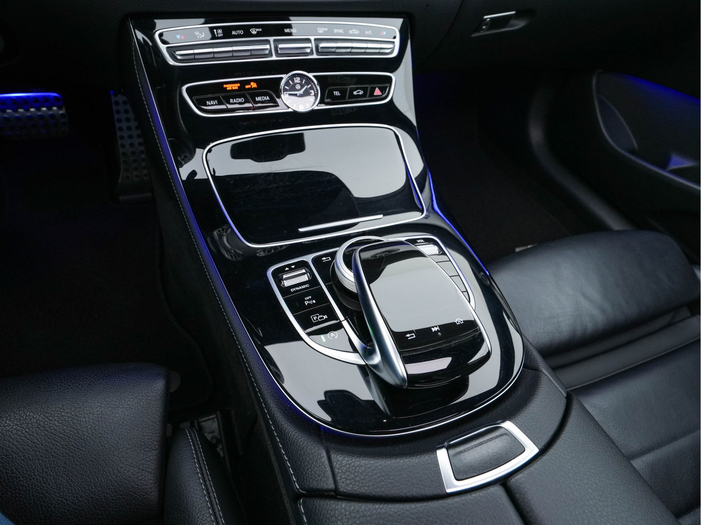 Mercedes-Benz E-Klasse Coupé 400 AMG-Sportpack 4Motion Premium Plus Aut. *PANO | LUXURY-LEATHER | BURMESTER-AUDIO | WIDESCREEN-COCKPIT |  FULL-LED | NAVI-FULLMAP | CAMERA | SHIFT-PADDLES | CRUISE | AMBIENT-LIGHT | SPORT-SEATS | 19"ALU*