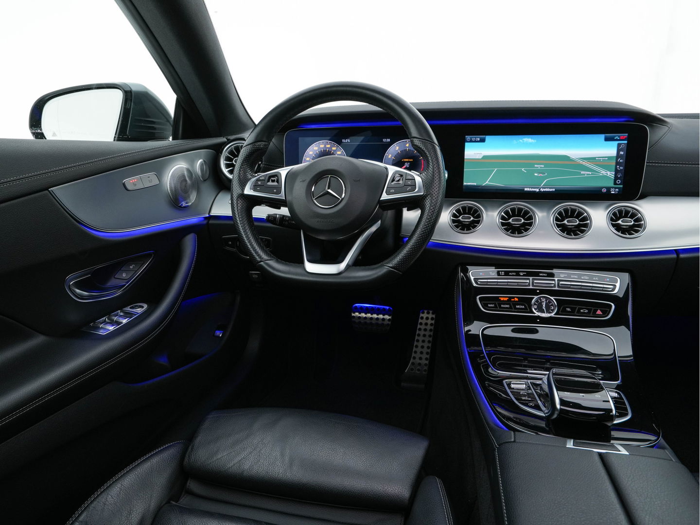 Mercedes-Benz E-Klasse Coupé 400 AMG-Sportpack 4Motion Premium Plus Aut. *PANO | LUXURY-LEATHER | BURMESTER-AUDIO | WIDESCREEN-COCKPIT |  FULL-LED | NAVI-FULLMAP | CAMERA | SHIFT-PADDLES | CRUISE | AMBIENT-LIGHT | SPORT-SEATS | 19"ALU*