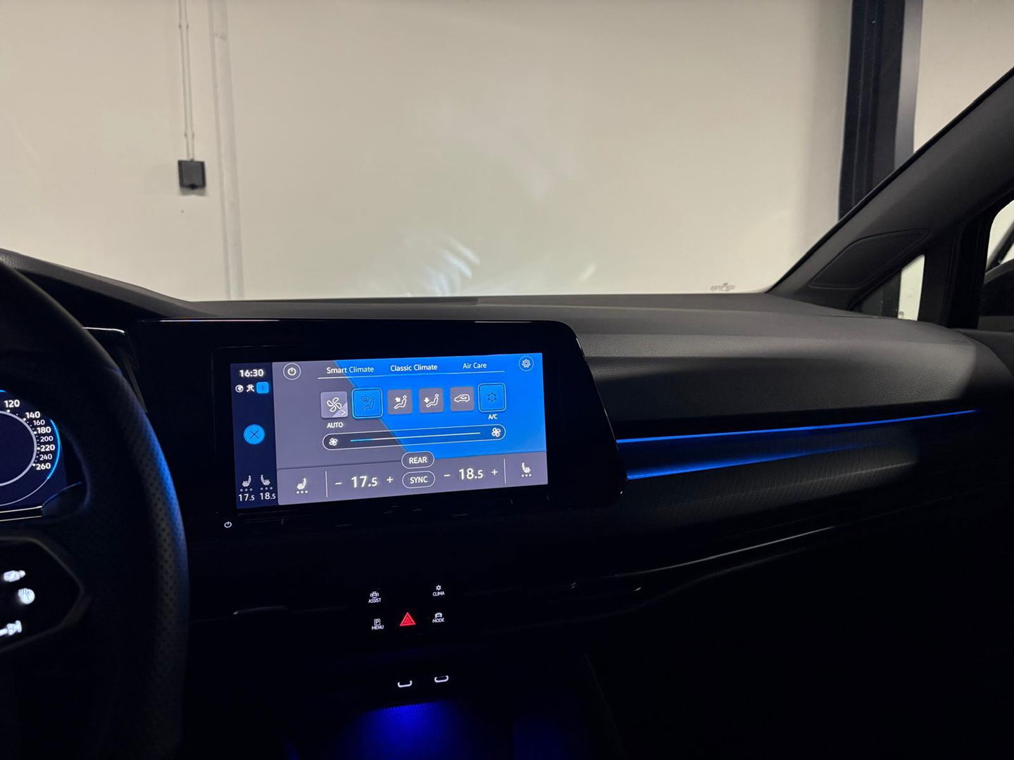 Volkswagen Golf 1.5 eTSI R-Line CAM PDC KEYLESS