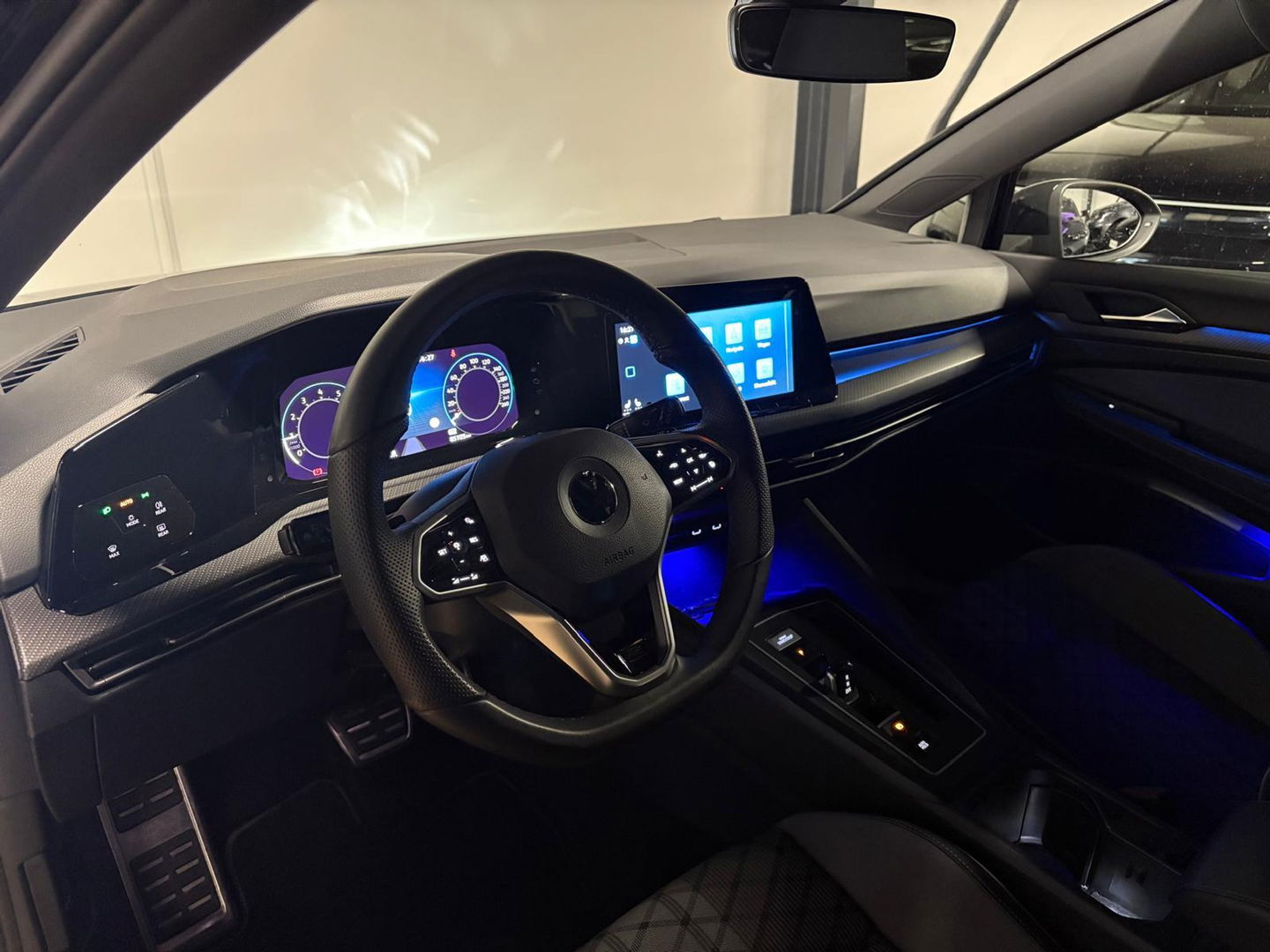 Volkswagen Golf 1.5 eTSI R-Line CAM PDC KEYLESS