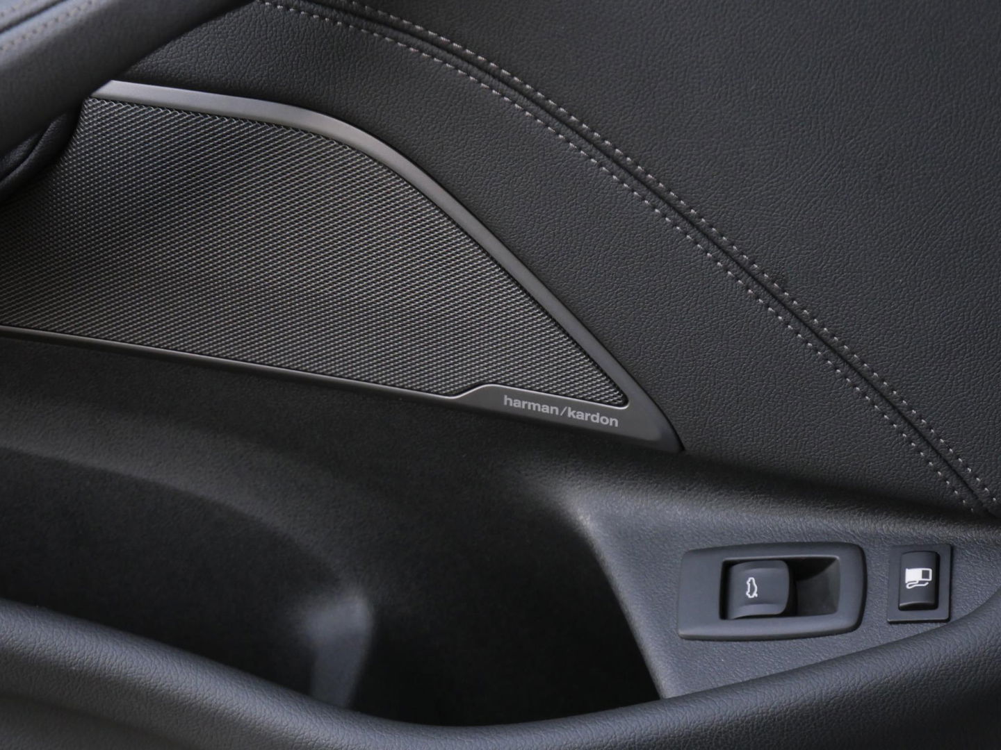 BMW 5 Serie TOURING 530e/ PANORAMADAK/ HEAD-UP/ TREKHAAK/ H&K AUDIO/ LASER LED