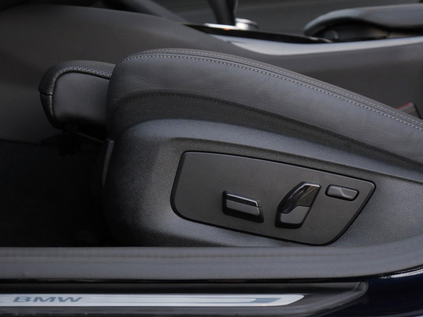 BMW 5 Serie TOURING 530e/ PANORAMADAK/ HEAD-UP/ TREKHAAK/ H&K AUDIO/ LASER LED