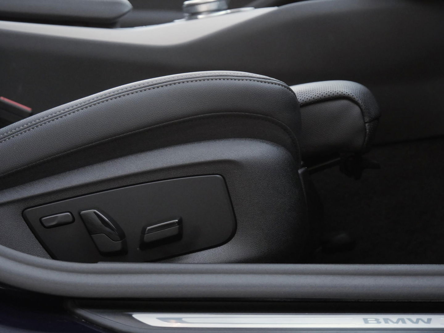 BMW 5 Serie TOURING 530e/ PANORAMADAK/ HEAD-UP/ TREKHAAK/ H&K AUDIO/ LASER LED