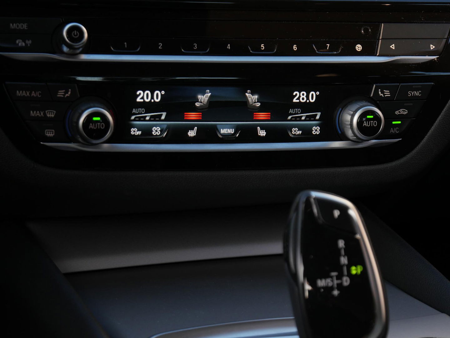 BMW 5 Serie TOURING 530e/ PANORAMADAK/ HEAD-UP/ TREKHAAK/ H&K AUDIO/ LASER LED