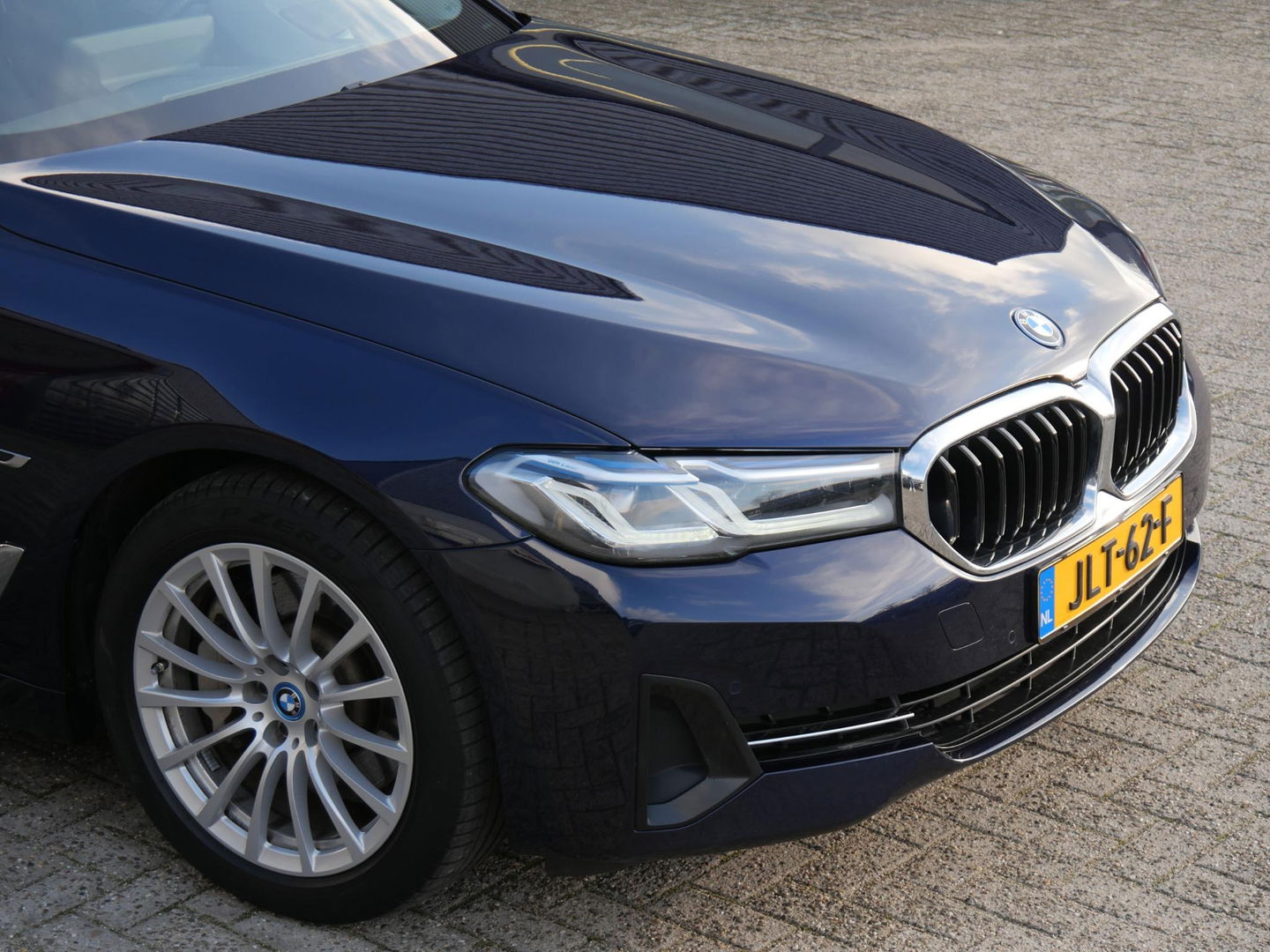 BMW 5 Serie TOURING 530e/ PANORAMADAK/ HEAD-UP/ TREKHAAK/ H&K AUDIO/ LASER LED