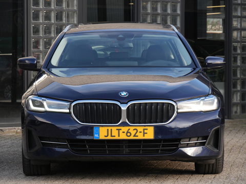 BMW 5 Serie TOURING 530e/ PANORAMADAK/ HEAD-UP/ TREKHAAK/ H&K AUDIO/ LASER LED
