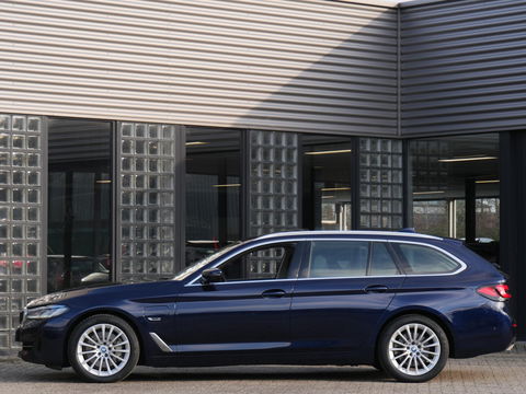 BMW 5 Serie TOURING 530e/ PANORAMADAK/ HEAD-UP/ TREKHAAK/ H&K AUDIO/ LASER LED