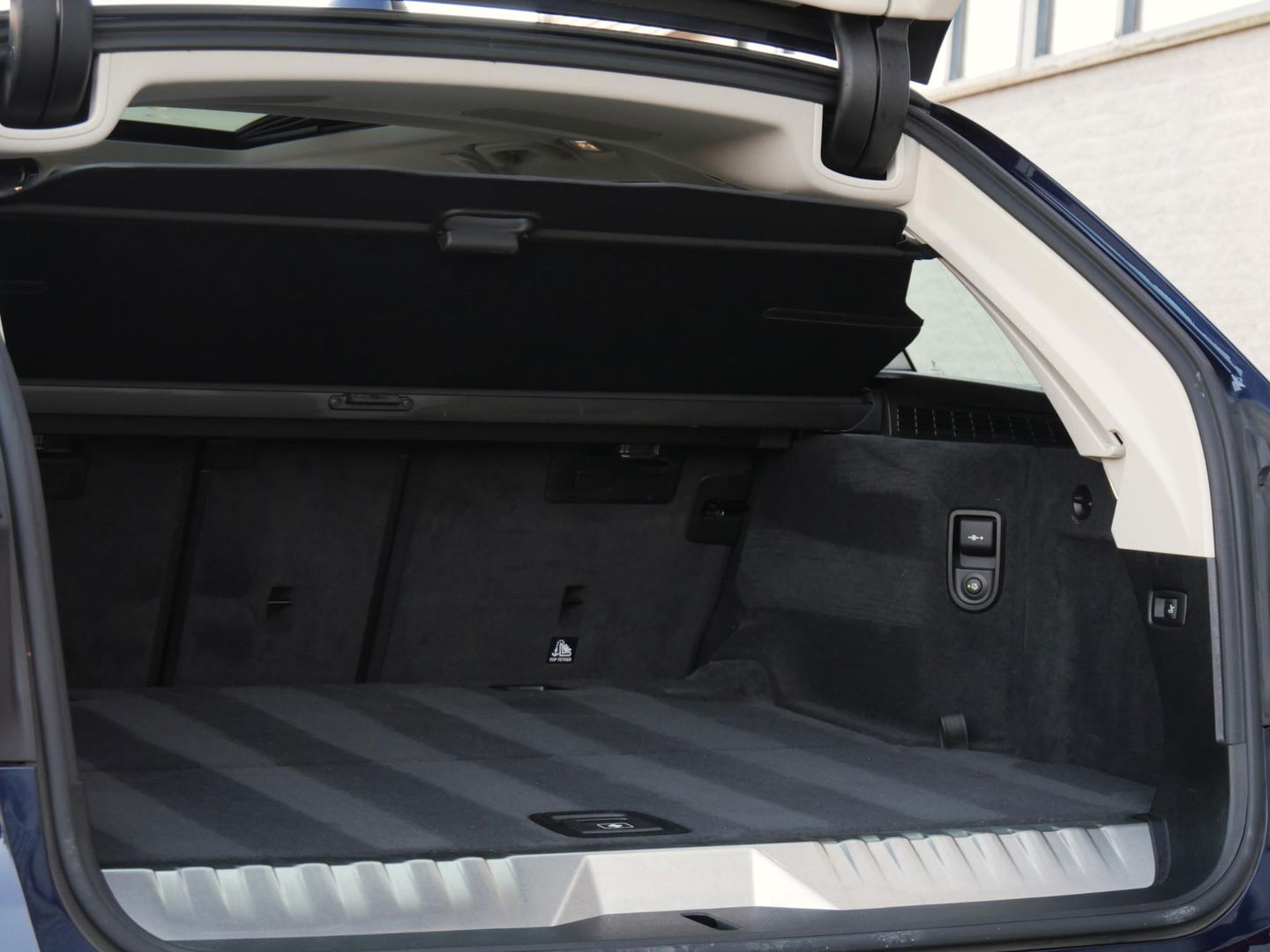 BMW 5 Serie TOURING 530e/ PANORAMADAK/ HEAD-UP/ TREKHAAK/ H&K AUDIO/ LASER LED