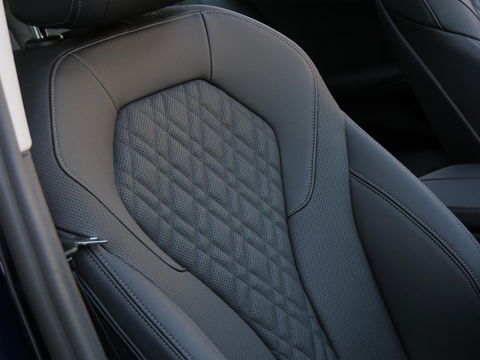 BMW 5 Serie TOURING 530e/ PANORAMADAK/ HEAD-UP/ TREKHAAK/ H&K AUDIO/ LASER LED