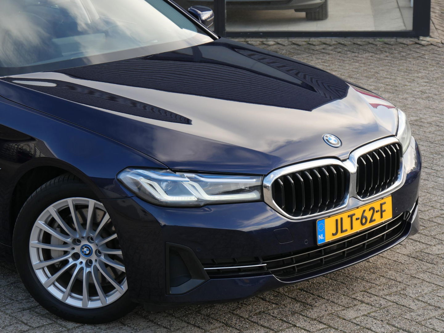 BMW 5 Serie TOURING 530e/ PANORAMADAK/ HEAD-UP/ TREKHAAK/ H&K AUDIO/ LASER LED