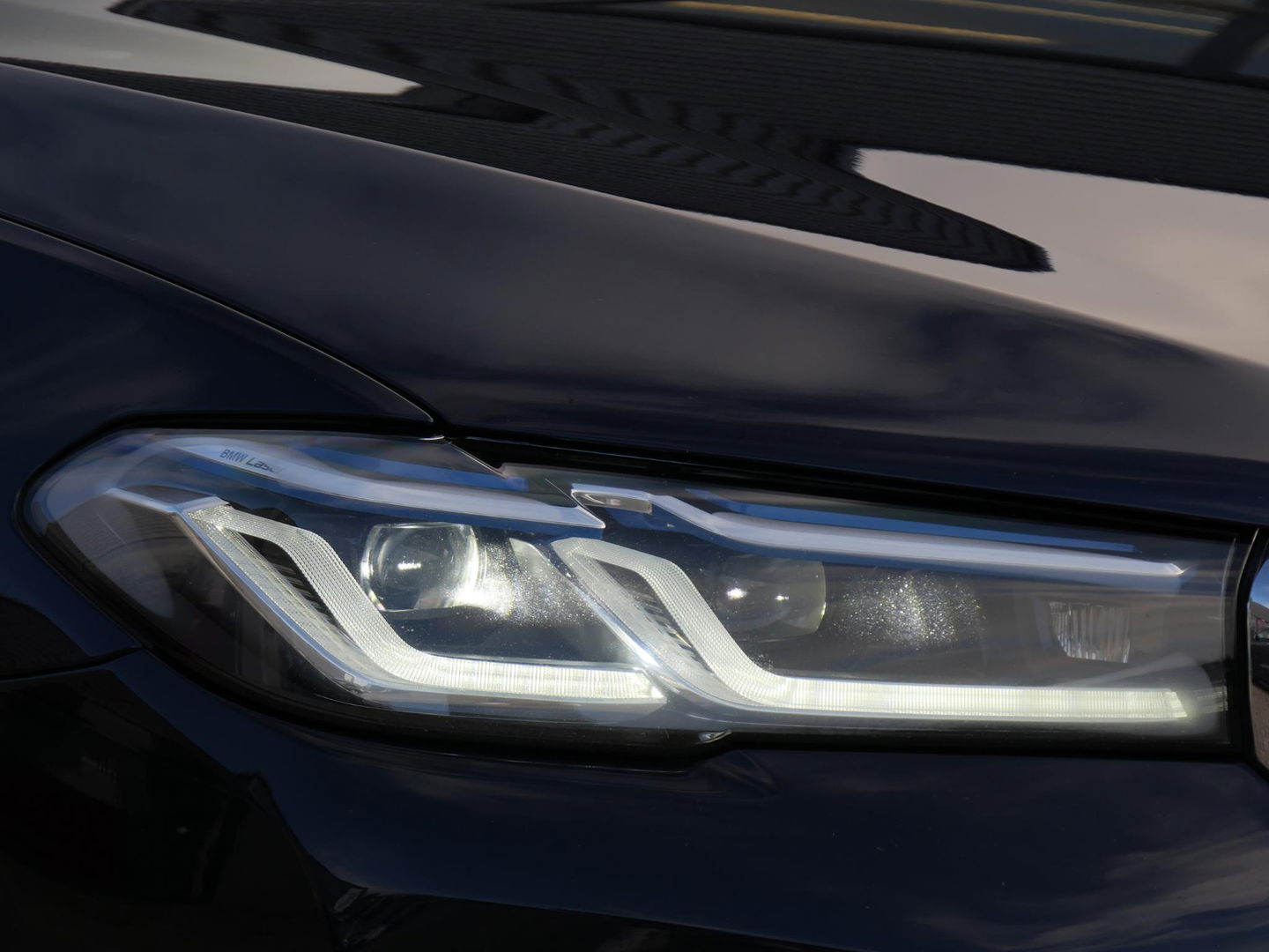 BMW 5 Serie TOURING 530e/ PANORAMADAK/ HEAD-UP/ TREKHAAK/ H&K AUDIO/ LASER LED