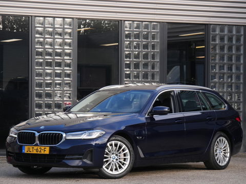 BMW 5 Serie TOURING 530e/ PANORAMADAK/ HEAD-UP/ TREKHAAK/ H&K AUDIO/ LASER LED