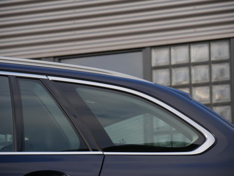 BMW 5 Serie TOURING 530e/ PANORAMADAK/ HEAD-UP/ TREKHAAK/ H&K AUDIO/ LASER LED