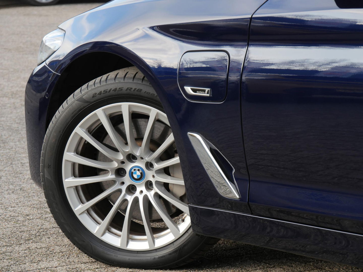 BMW 5 Serie TOURING 530e/ PANORAMADAK/ HEAD-UP/ TREKHAAK/ H&K AUDIO/ LASER LED