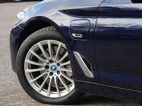 BMW 5 Serie TOURING 530e/ PANORAMADAK/ HEAD-UP/ TREKHAAK/ H&K AUDIO/ LASER LED