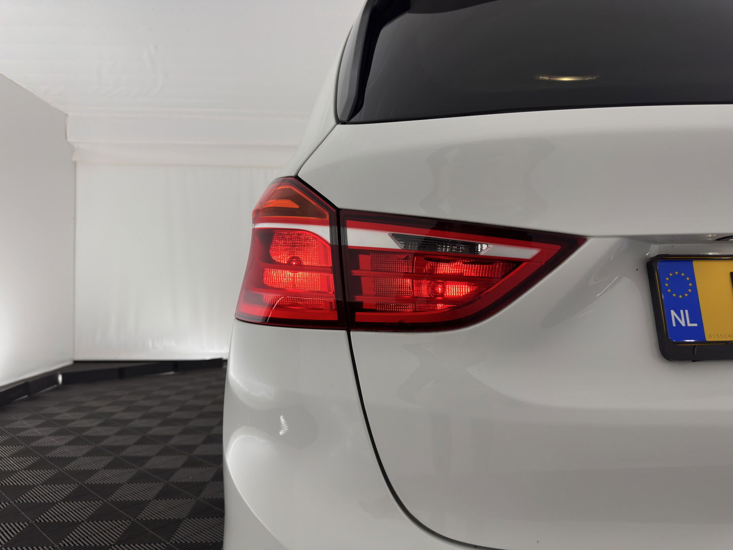 BMW 2 Serie Gran Tourer 216d Corporate Lease Sport ( 7-Pers ) *PANO | NAVI-FULLMAP | SPORTSEATS | ECC | PRIVACY-GLASS | PDC | CRUISE | 17''ALU*