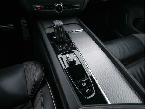 Volvo V60 2.0 B3 R-Design (INCL-BTW) *LEATHER-FABRIC | DIGI-COCKPIT | FULL-LED | MEMORY-PACK | HEATED-SPORTSEATS | LANE-ASSIST | NAVI-FULLMAP | CAMERA | DAB+ | PRIVACY-GLASS | ECC | PDC | TOWBAR | 19''ALU*