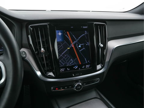 Volvo V60 2.0 B3 R-Design (INCL-BTW) *LEATHER-FABRIC | DIGI-COCKPIT | FULL-LED | MEMORY-PACK | HEATED-SPORTSEATS | LANE-ASSIST | NAVI-FULLMAP | CAMERA | DAB+ | PRIVACY-GLASS | ECC | PDC | TOWBAR | 19''ALU*