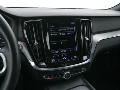 Volvo V60 2.0 B3 R-Design (INCL-BTW) *LEATHER-FABRIC | DIGI-COCKPIT | FULL-LED | MEMORY-PACK | HEATED-SPORTSEATS | LANE-ASSIST | NAVI-FULLMAP | CAMERA | DAB+ | PRIVACY-GLASS | ECC | PDC | TOWBAR | 19''ALU*