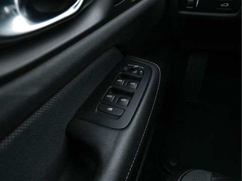 Volvo V60 2.0 B3 R-Design (INCL-BTW) *LEATHER-FABRIC | DIGI-COCKPIT | FULL-LED | MEMORY-PACK | HEATED-SPORTSEATS | LANE-ASSIST | NAVI-FULLMAP | CAMERA | DAB+ | PRIVACY-GLASS | ECC | PDC | TOWBAR | 19''ALU*