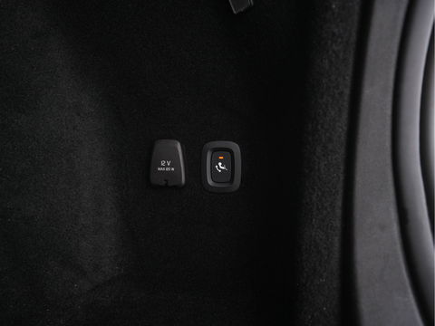 Volvo V60 2.0 B3 R-Design (INCL-BTW) *LEATHER-FABRIC | DIGI-COCKPIT | FULL-LED | MEMORY-PACK | HEATED-SPORTSEATS | LANE-ASSIST | NAVI-FULLMAP | CAMERA | DAB+ | PRIVACY-GLASS | ECC | PDC | TOWBAR | 19''ALU*