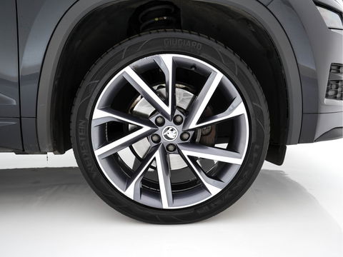 Škoda Kodiaq 1.5TSI Sportline ( 7-Pers.) Aut* LEATHER-MICROFIBRE | MEMORY-PACK | FULL-LED | ADAPTIVE-CRUISE | CAMERA | DAB+ | AMBIENT-LIGHT | KEYLESS | CARPLAY | HEATED-SPORTSEATS | DAB | SHIFT-PADDLES | 20 "ALU*