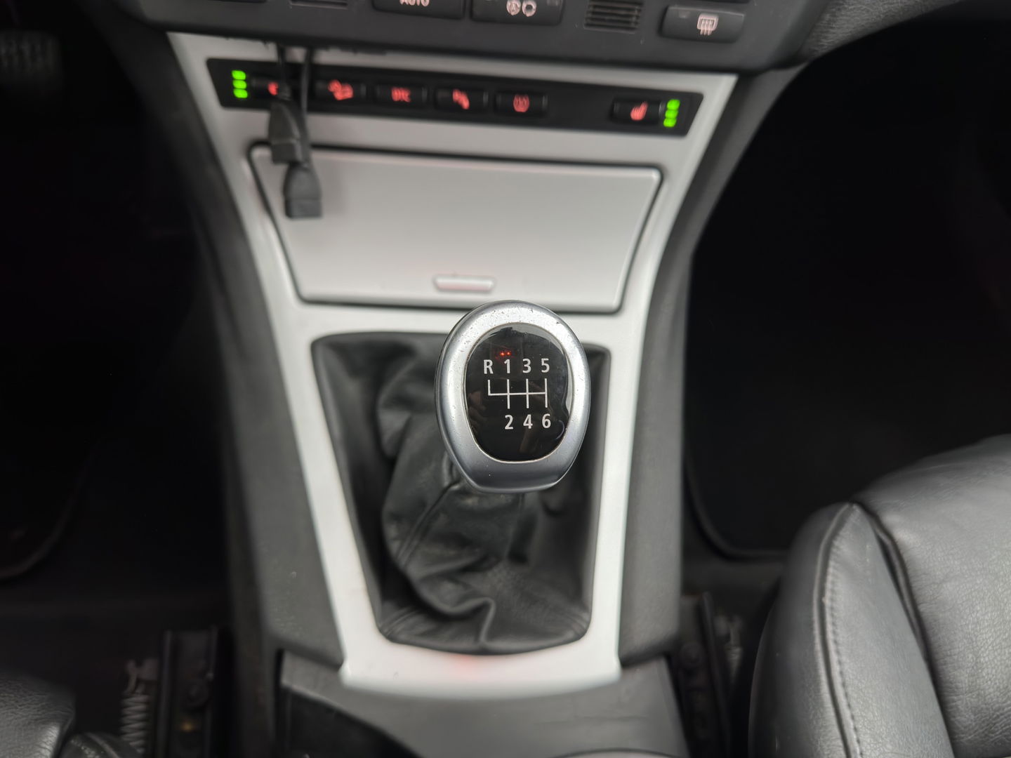 BMW X3 2.0i Introduction *NAVI-FULLMAP | SPORT-SEATS | ECC | PDC | CRUISE | HEATED SEATS | TOWBAR | 17''ALU*