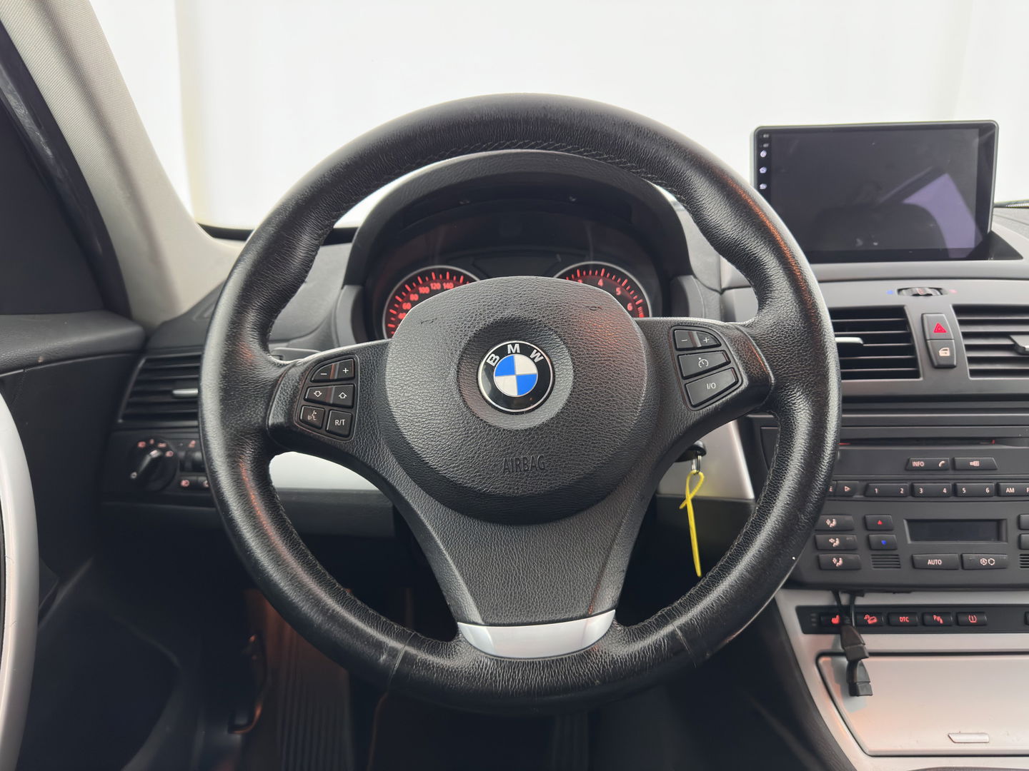 BMW X3 2.0i Introduction AWD *NAVI-FULLMAP | LUXURY-LEATHER | ECC | PDC | CRUISE | HEATED-SPORTSEATS | CARPLAY | CAMERA | TOWBAR | PRIVACY-GLASS | 17''ALU*