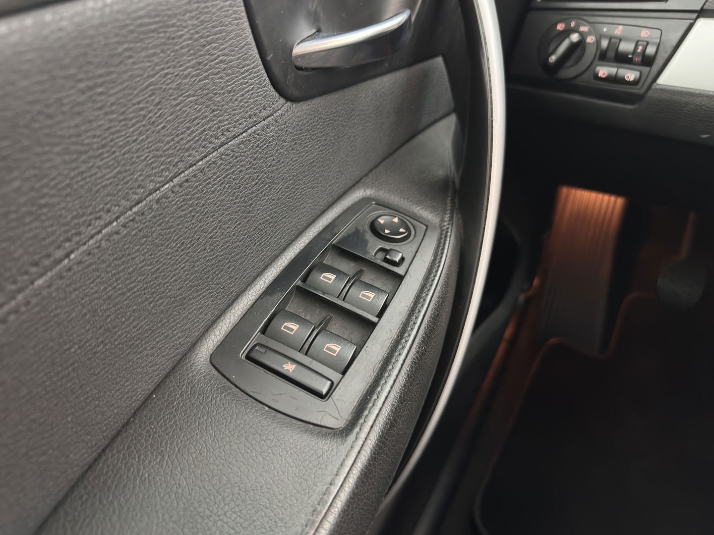 BMW X3 2.0i Introduction *NAVI-FULLMAP | SPORT-SEATS | ECC | PDC | CRUISE | HEATED SEATS | TOWBAR | 17''ALU*