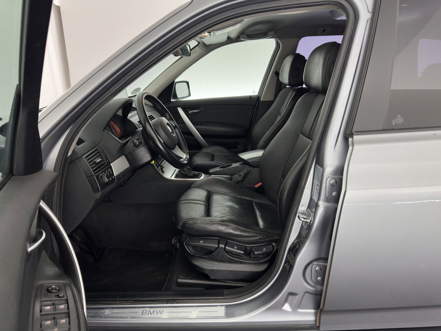 BMW X3 2.0i Introduction *NAVI-FULLMAP | SPORT-SEATS | ECC | PDC | CRUISE | HEATED SEATS | TOWBAR | 17''ALU*