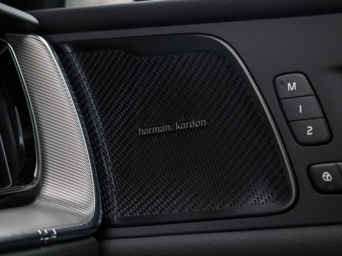 Volvo XC60 T6 AWD Plus Black Edition MY2026 Pano HeadUp 360 21 inch