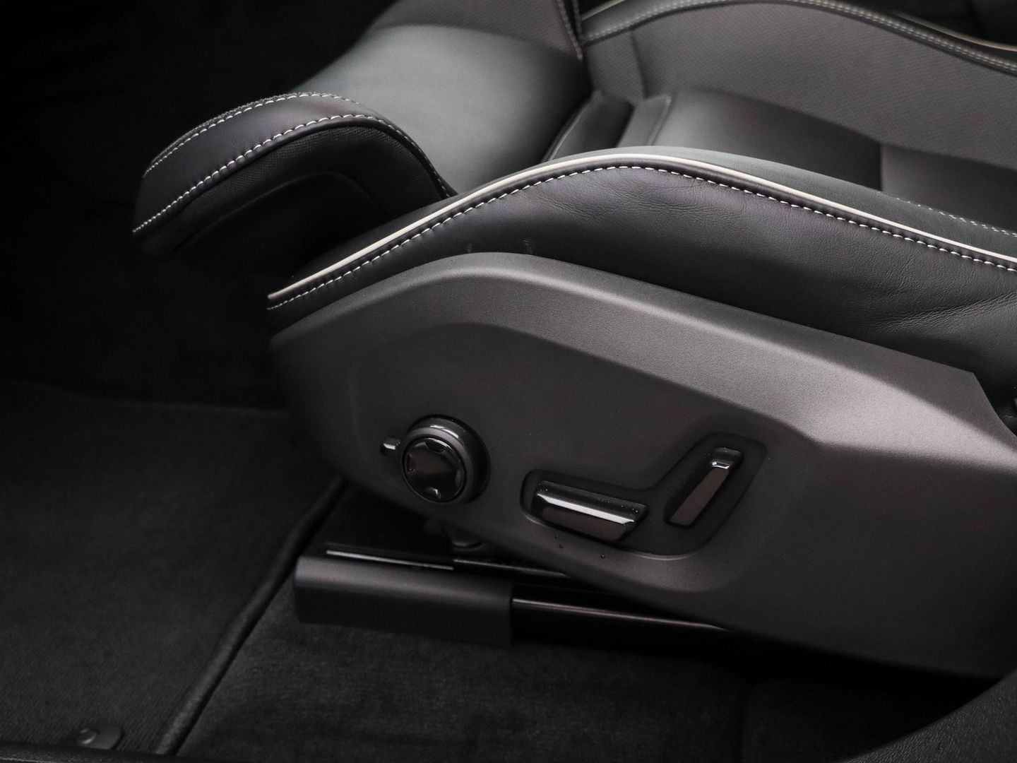 Volvo XC60 T6 AWD Plus Black Edition MY2026 Pano HeadUp 360 21 inch