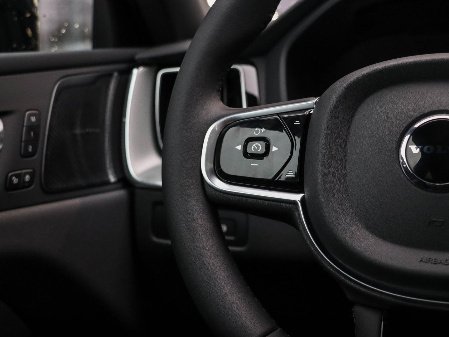 Volvo XC60 T6 AWD Plus Black Edition MY2026 Pano HeadUp 360 21 inch