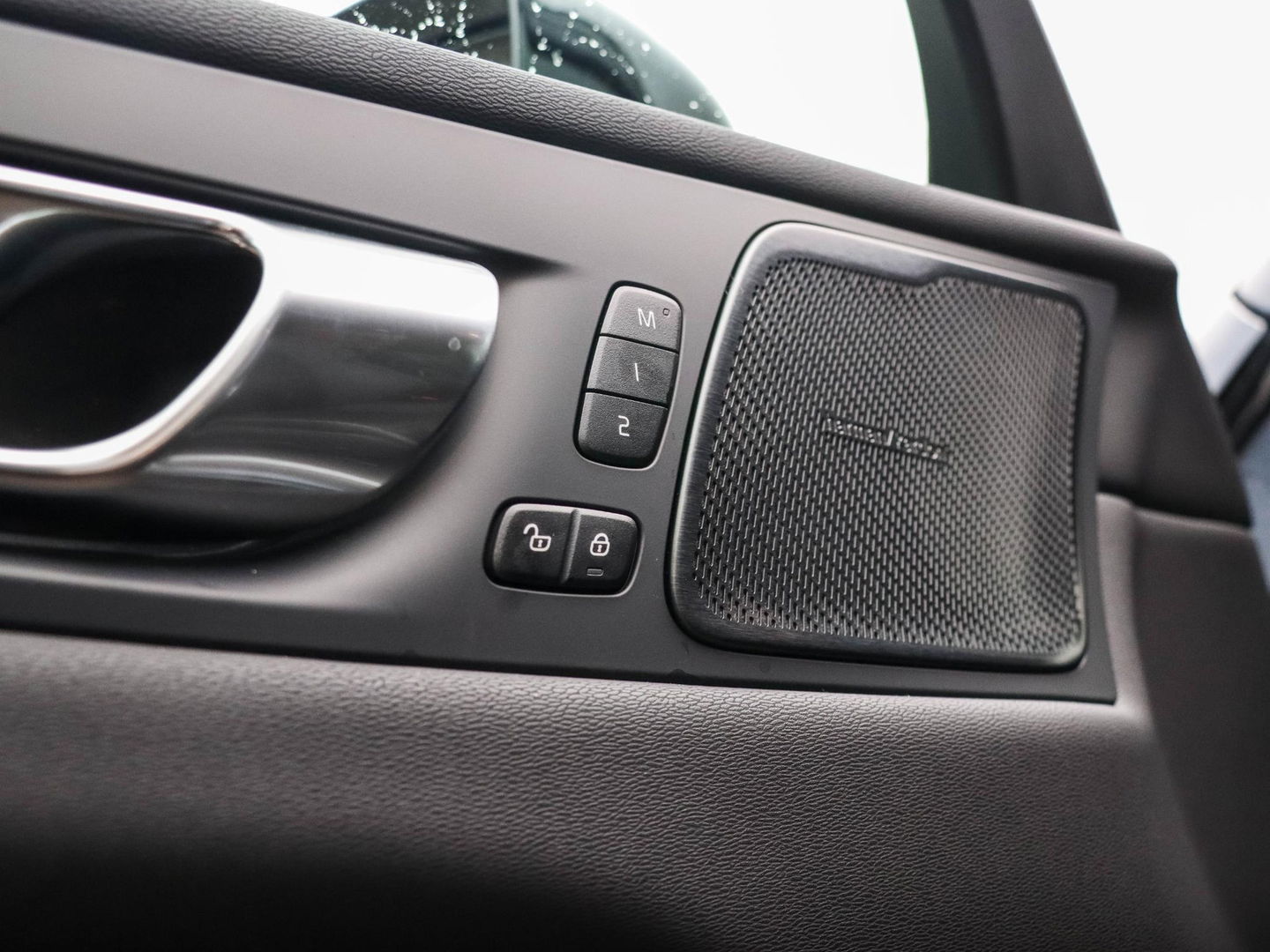 Volvo XC60 T6 AWD Plus Black Edition MY2026 Pano HeadUp 360 21 inch