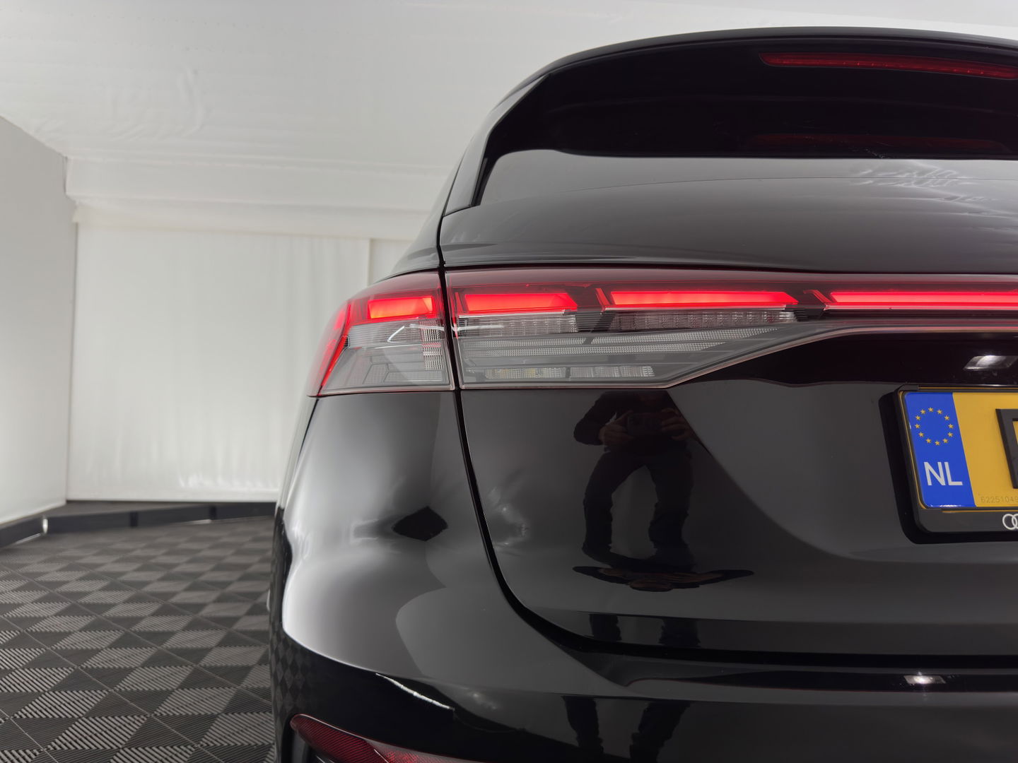 Audi Q4 e-tron 40 Launch edition Advanced Plus 77 kWh (INCL-BTW) *HEATPUMP | ADAPT-CRUISE | MATRIX-LED | NAVI-FULLMAP | KEYLESS | CAMERA | DIGI-COCKPIT | DAB | AMBIENT-LIGHT | SPORT-SEATS | 19''ALU*