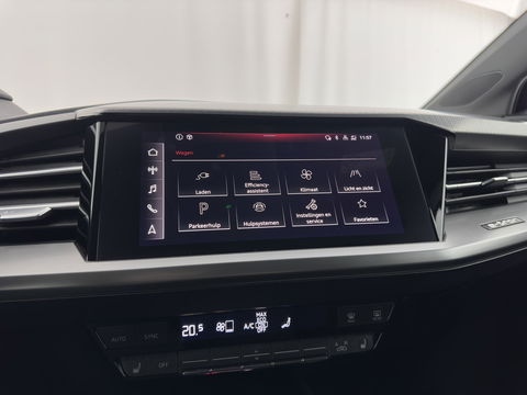 Audi Q4 e-tron 40 Launch edition Advanced Plus 77 kWh (INCL-BTW) *HEATPUMP | ADAPT-CRUISE | MATRIX-LED | NAVI-FULLMAP | KEYLESS | CAMERA | DIGI-COCKPIT | DAB | AMBIENT-LIGHT | SPORT-SEATS | 19''ALU*